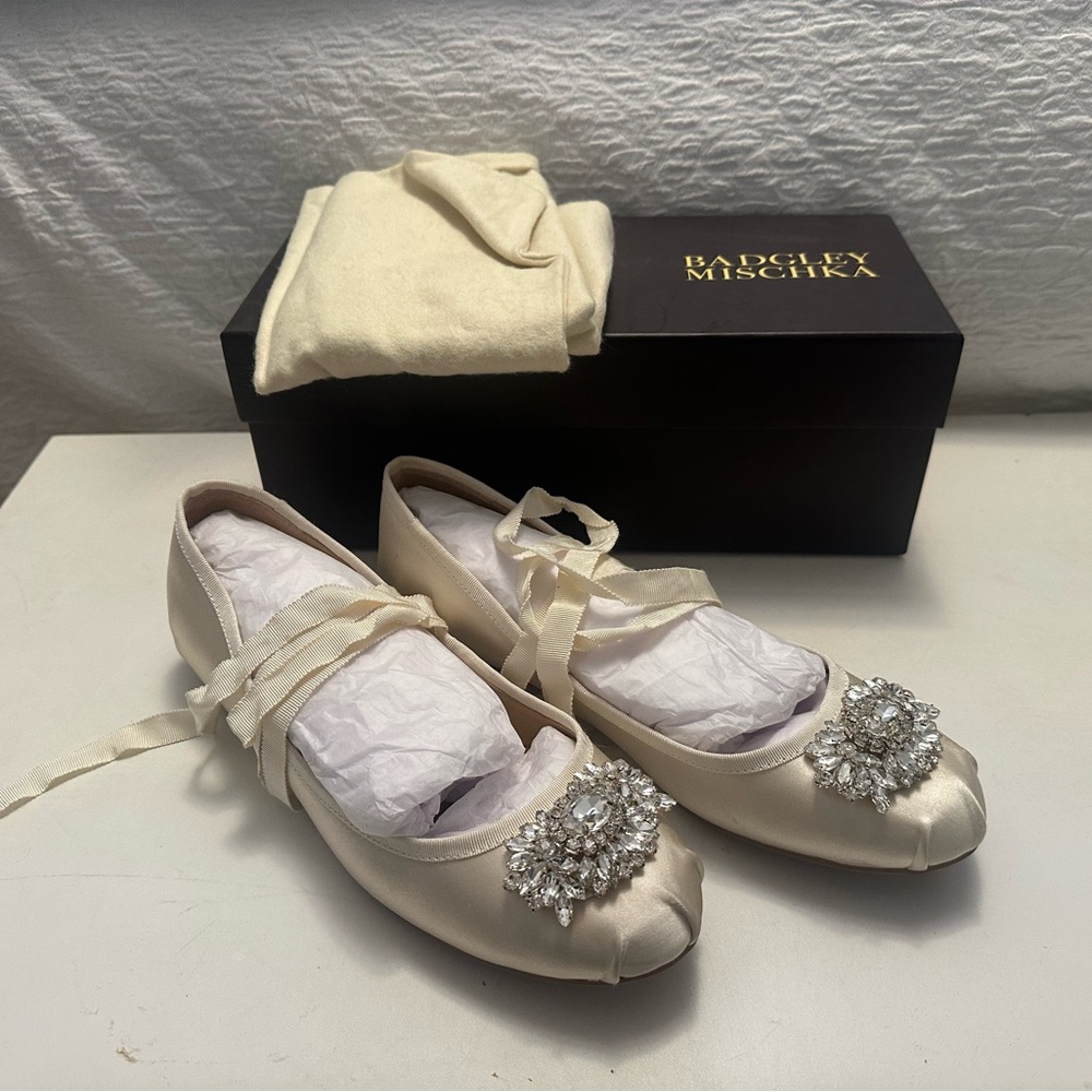 Badgley Mischka wedding ballet flats 7.5 -great condition